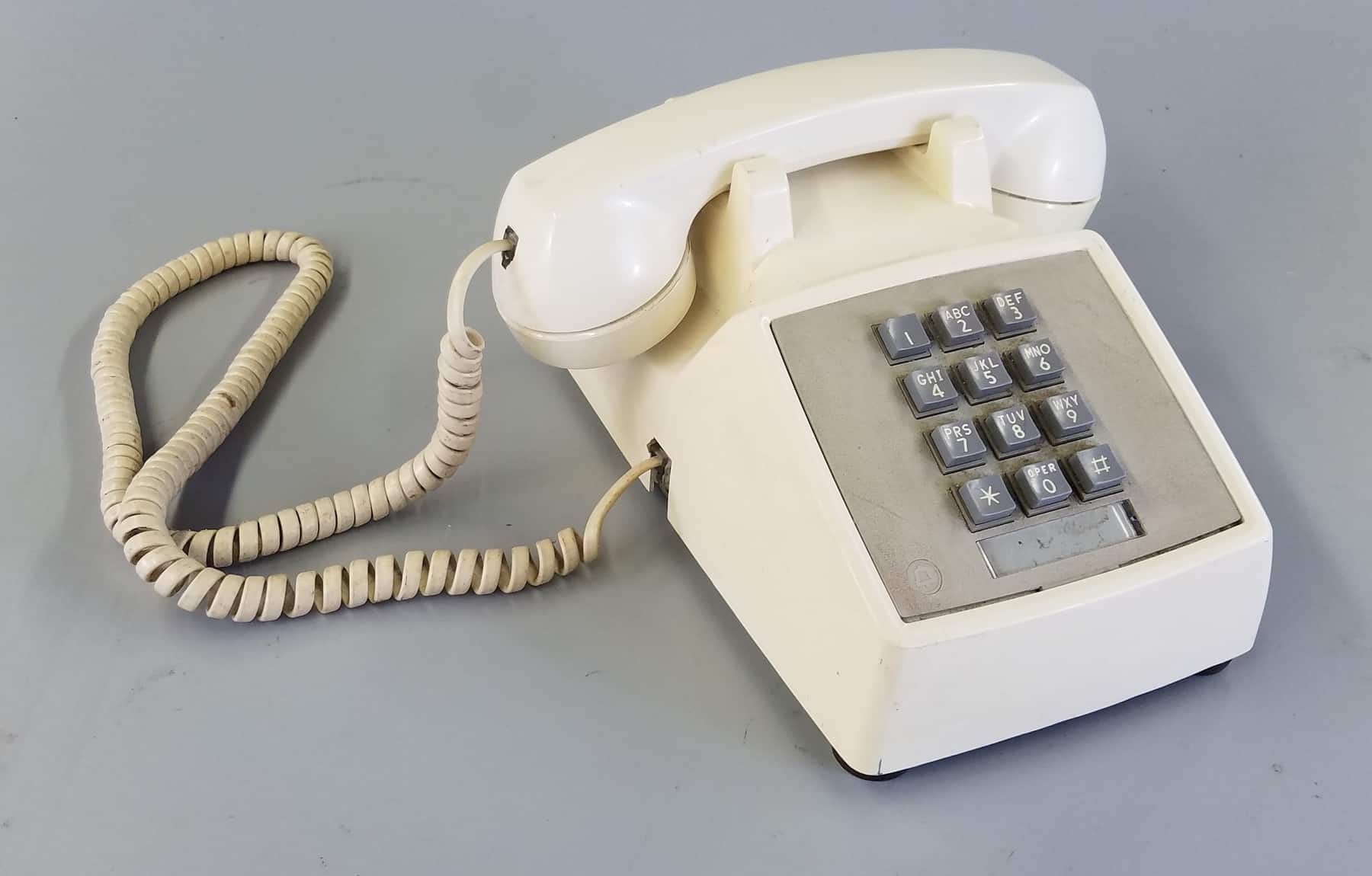 Телефон на 8 30. Lemon Demon Touch-Tone telephone. Телефон 1960. Tone на телефоне. Touch Tone telephone Ivanushka.